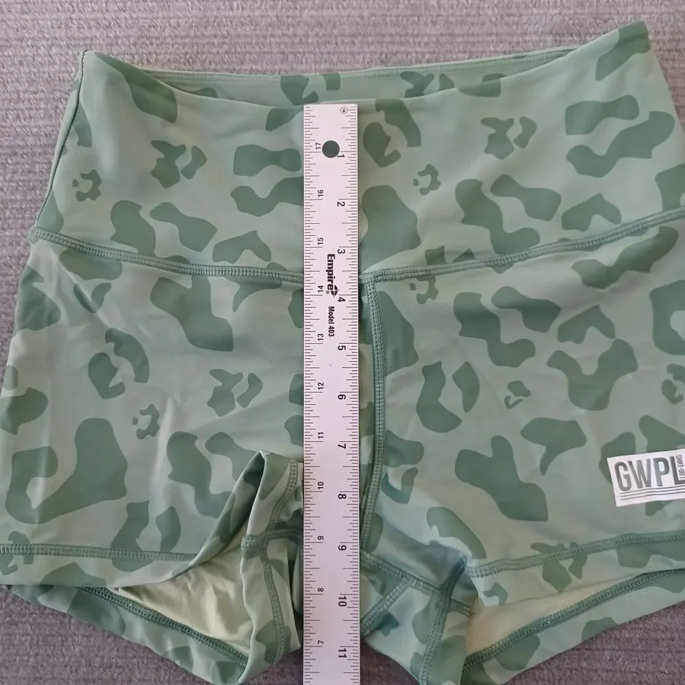 Girls Who Power Lift Shorts Womens M Green Camo 3